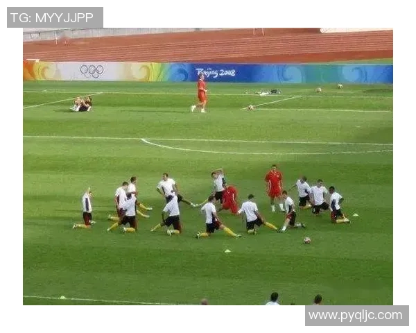 足球巨星示范赛前科学热身运动技巧全面解析与实用指导 足球巨星示范赛前科学热身运动技巧全面解析与实用指导